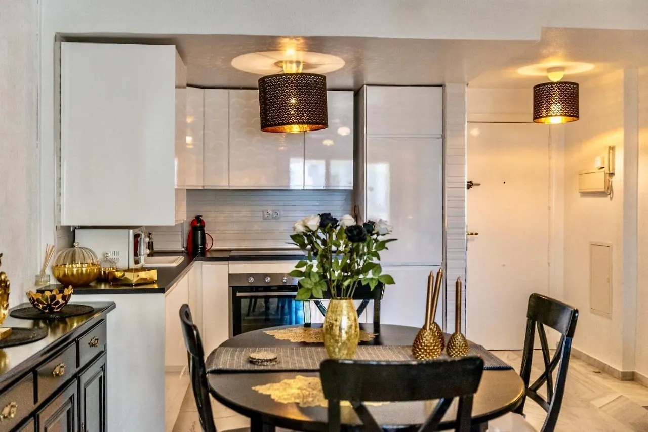 Marbella Lovely 3-Bedroom Apartment 350 M Walk To The Beach