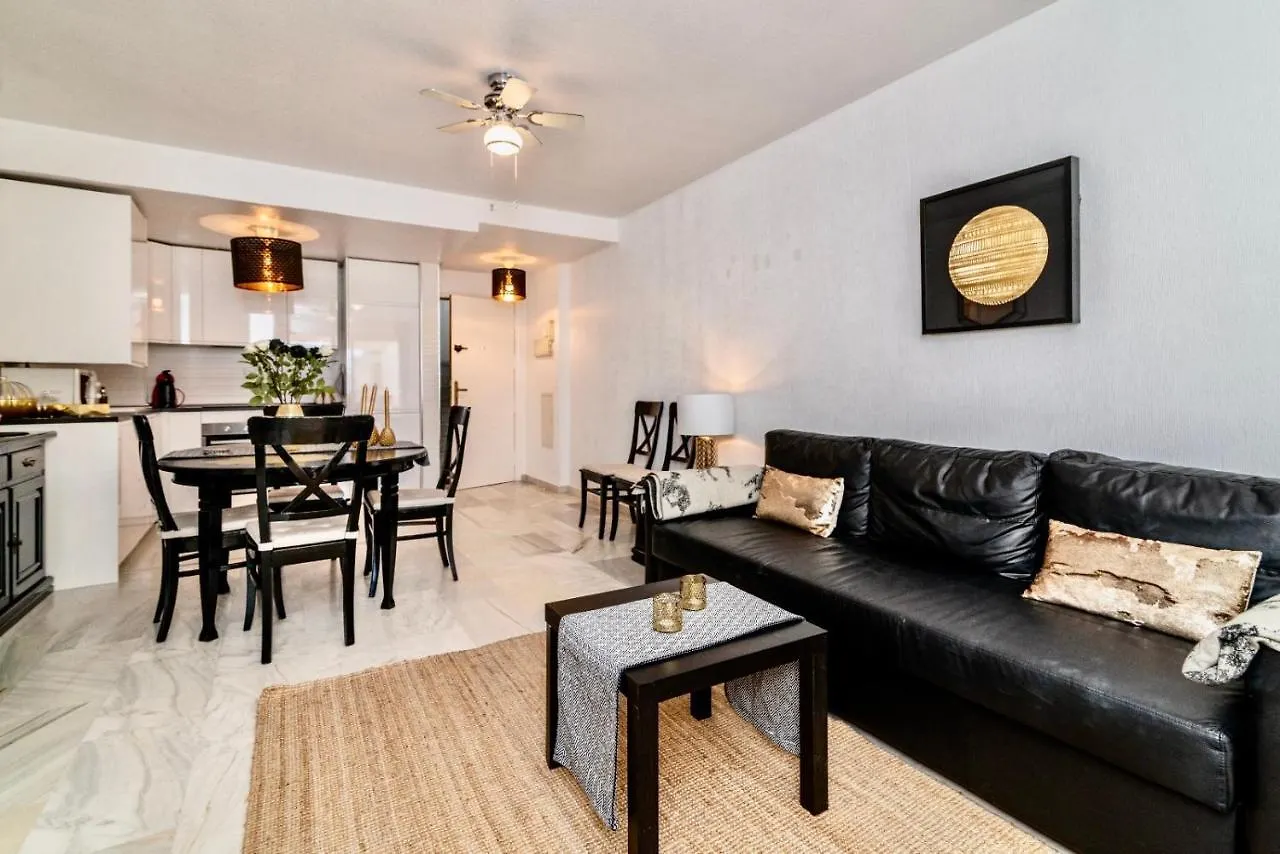 Marbella Lovely 3-Bedroom Apartment 350 M Walk To The Beach