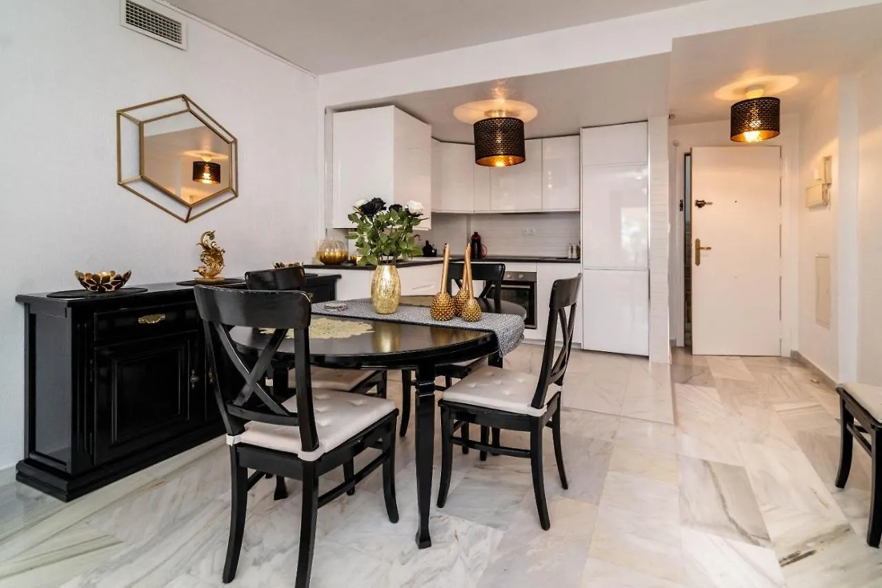 Marbella Lovely 3-Bedroom Apartment 350 M Walk To The Beach