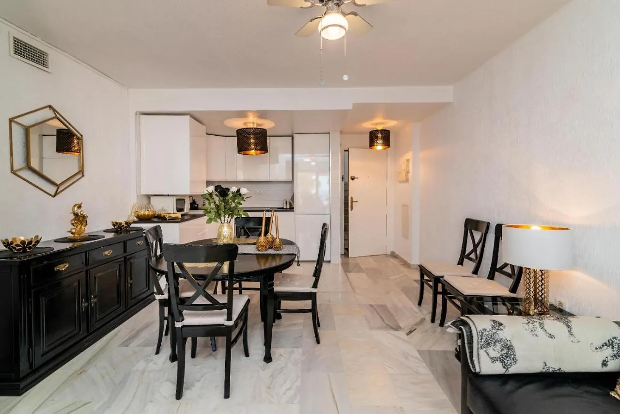Marbella Lovely 3-Bedroom Apartment 350 M Walk To The Beach Испания
