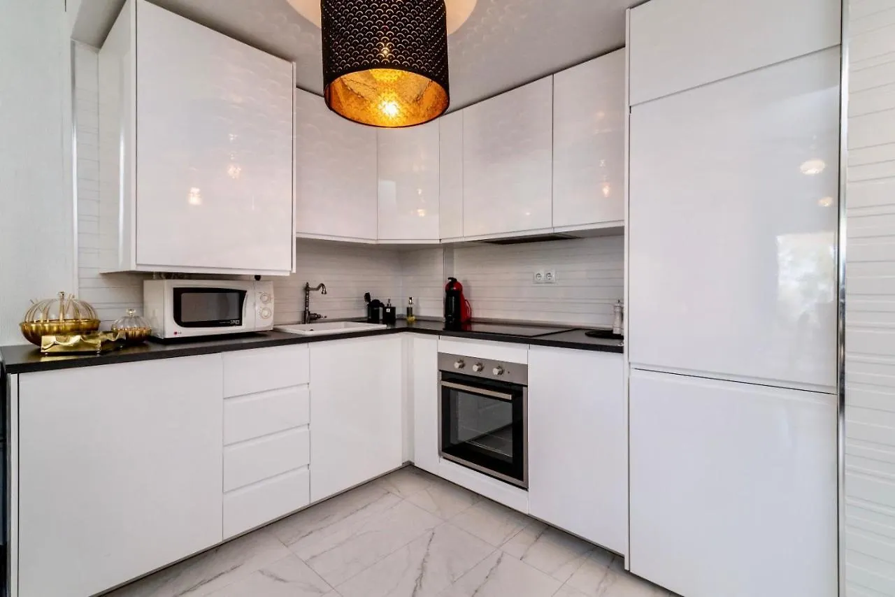 Marbella Lovely 3-Bedroom Apartment 350 M Walk To The Beach